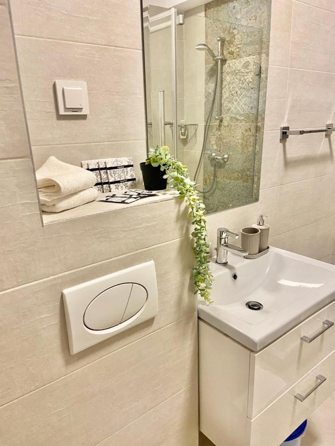Ferienwohnung Lazar Loft Iasi Exterior foto